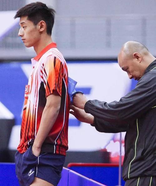 国乒教练肖战家庭成员,国乒教练肖战的真实年龄