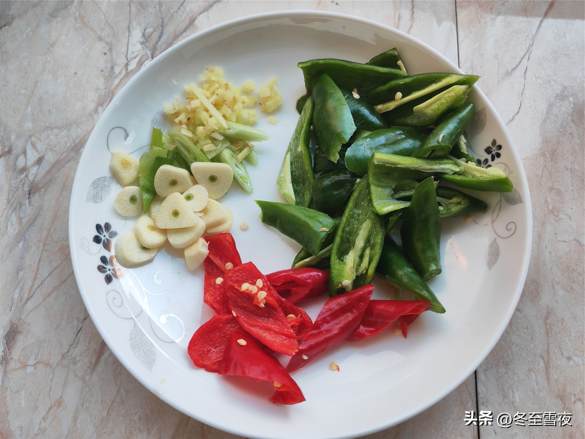 买猪肉剩下的猪皮,带猪皮的肉能炒菜么