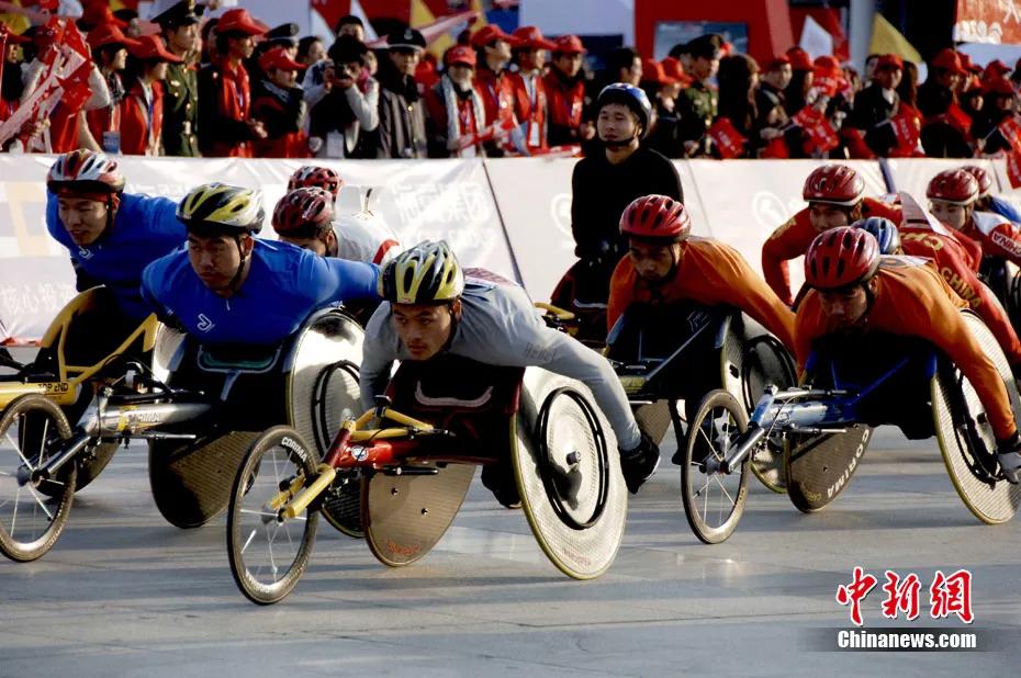 中国残疾人的励志视频,残疾人的暖心瞬间