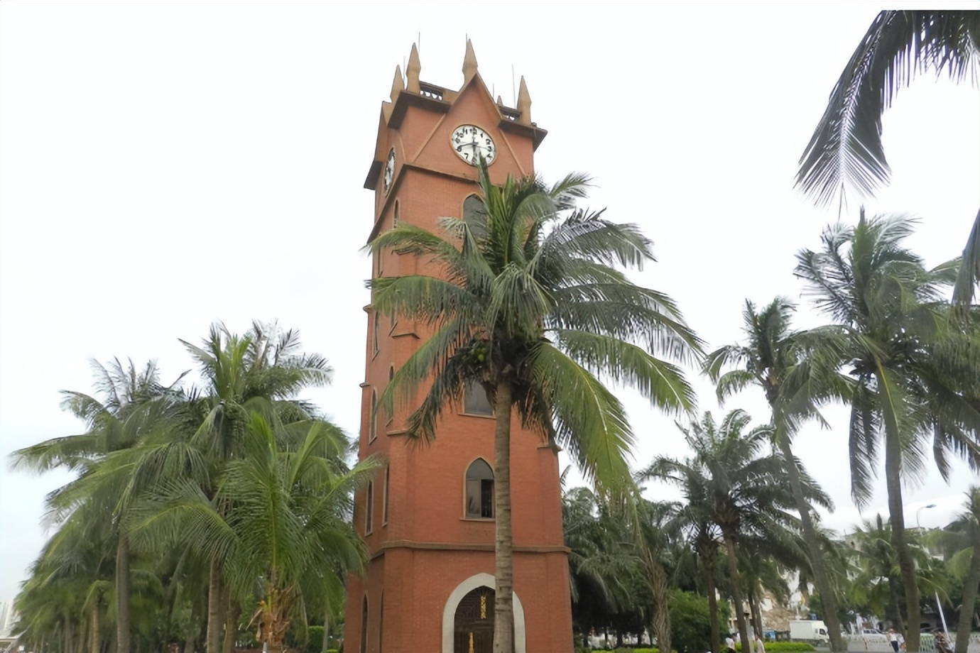 自驾游海口旅游住在哪里最合适,海南自驾游最佳路线海口到三亚