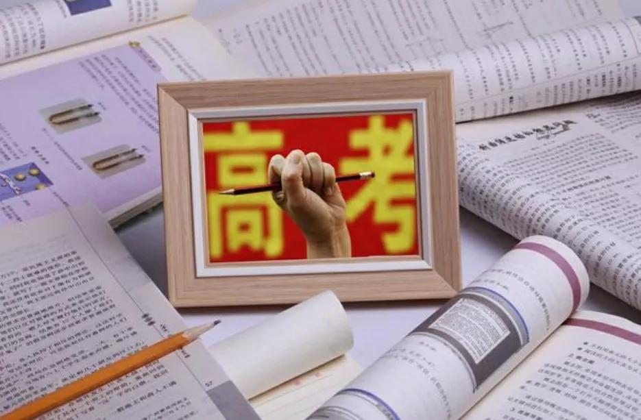 校服再丑也抵挡不了我们的青春,致青春那些年错过的校服