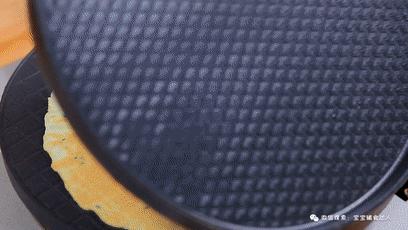 2个鸡蛋一碗面,2个鸡蛋2勺糖1勺麻油打成糊