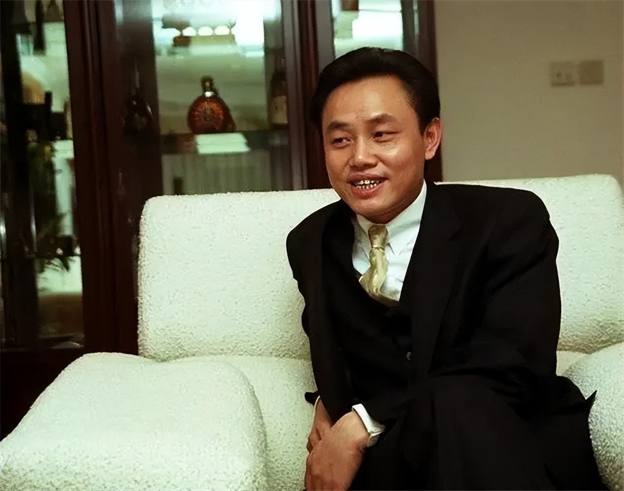 黄光裕:入狱11年,银行账户躺着225亿,出狱后过得如何