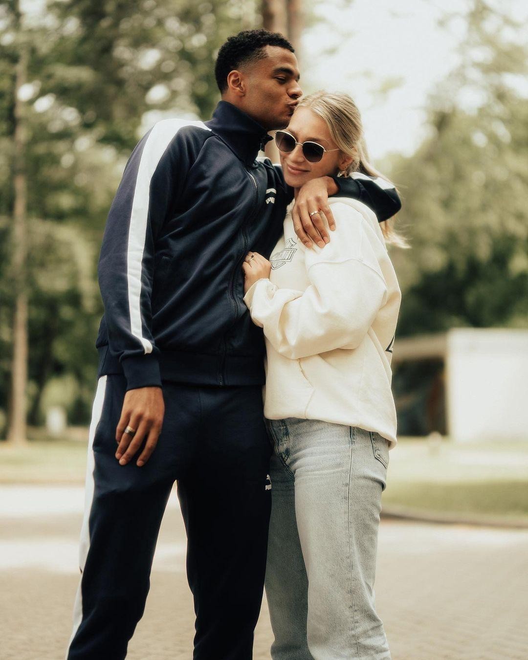 美女让荷兰“橙色旋风”坠入爱河