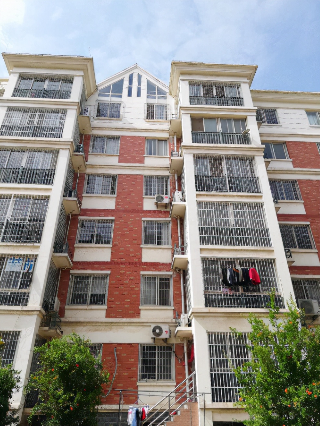 买房只剩2楼和槽钢层该怎么选,买房只剩2楼和顶楼选哪一个