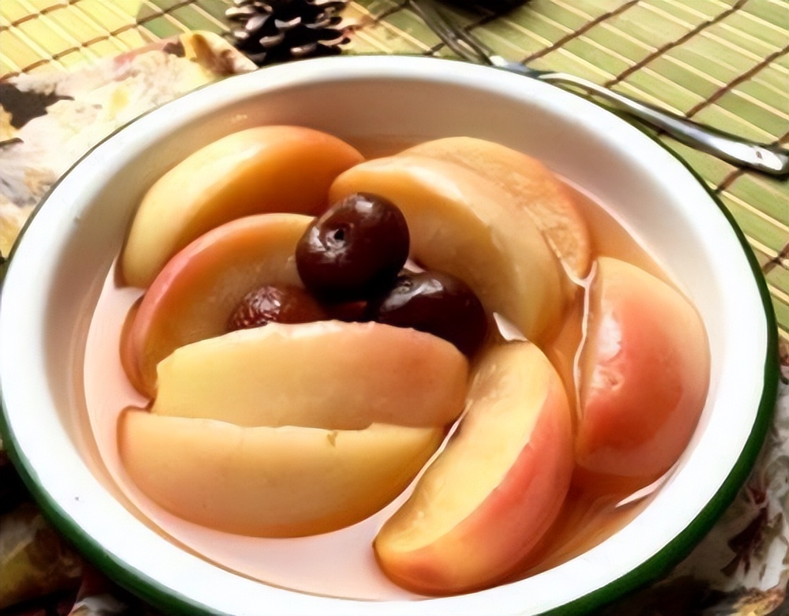 每天吃一个熟苹果功效坚持一周,每天吃一个苹果能让人保持健康