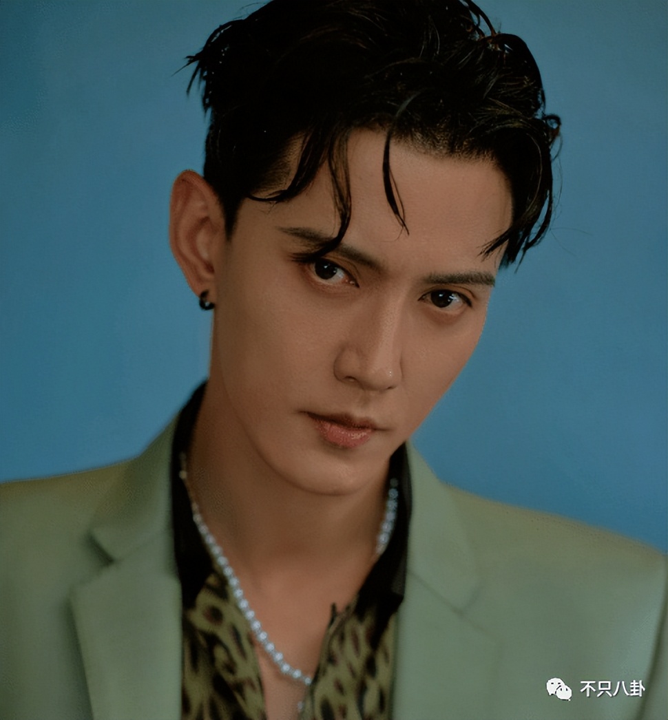 喜欢美女都不行？一张手机屏保引发的争吵......