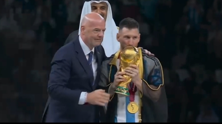 时隔36年阿根廷队再次夺冠，老将梅西终成“球王”，圆梦2022