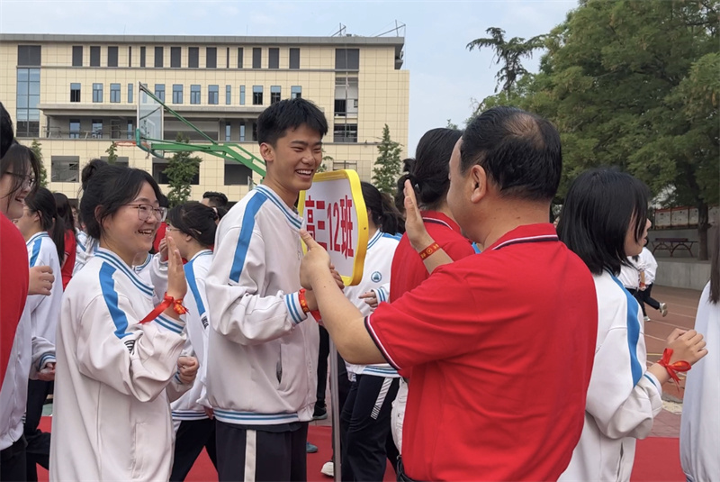 泰山中学高三毕业典礼,2019届高三学生毕业典礼隆重举行