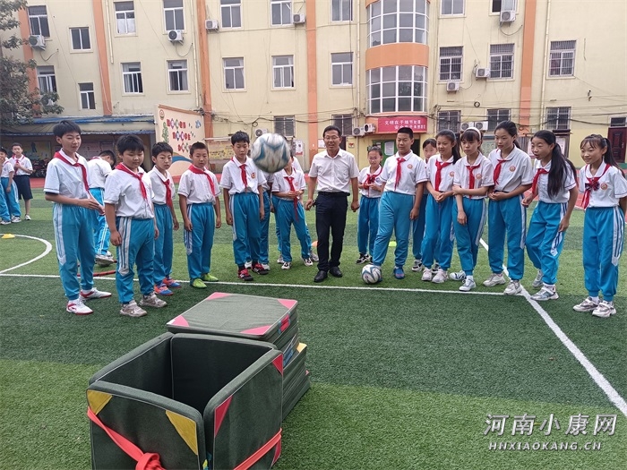 开封小学举办校园足球联赛,开封市开封县街小学运动会
