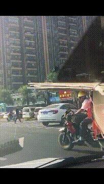 “车间女孩约我去她宿舍玩，这时候应该干点什么？”哈哈哈