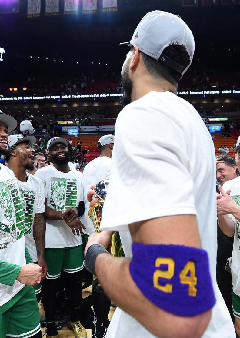 塔图姆赛后称赞曼巴，和科比关系紧密，粉丝称违反凯尔特人文化，