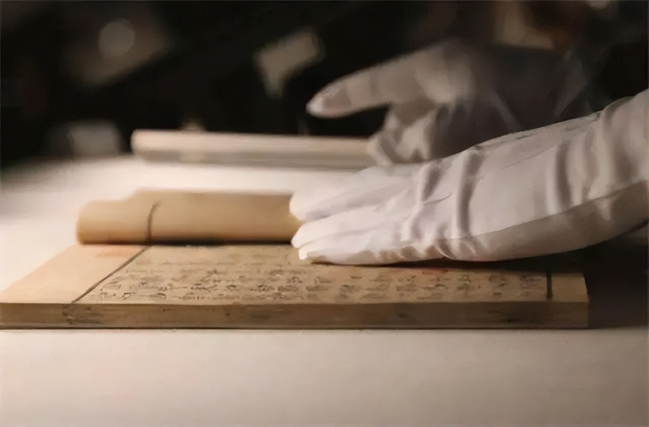 地摊1万买的破书，几年后拍出近3000万高价！《景祐礼部韵略》