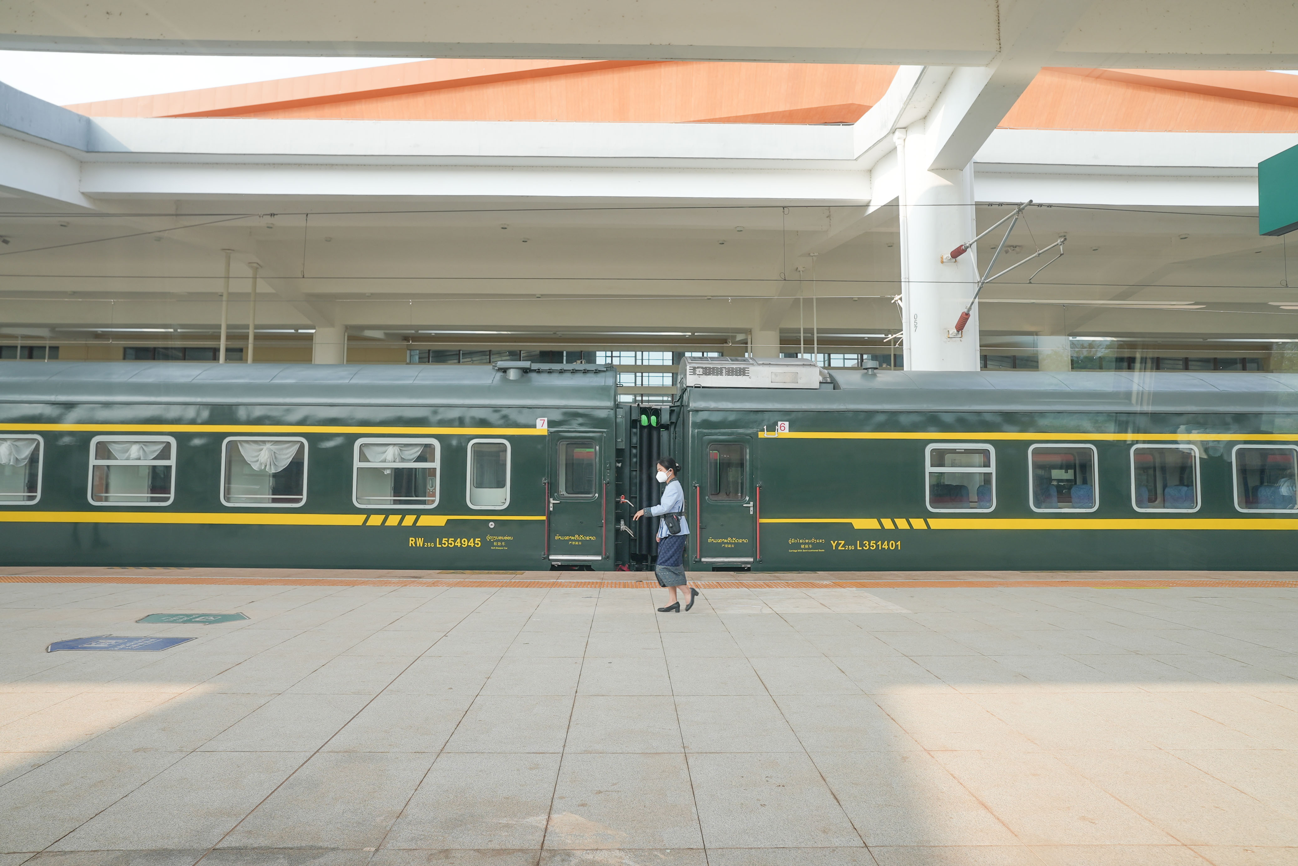 中老铁路完全是中国自己建的吗,中老铁路震撼东南亚