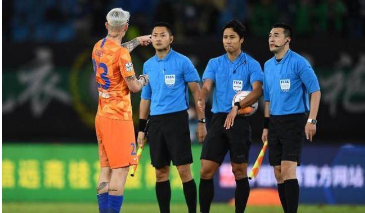 榛勫仴缈斿瓒崇悆鎻愬嚭涓変釜闂,璇″紓瓒冲潧