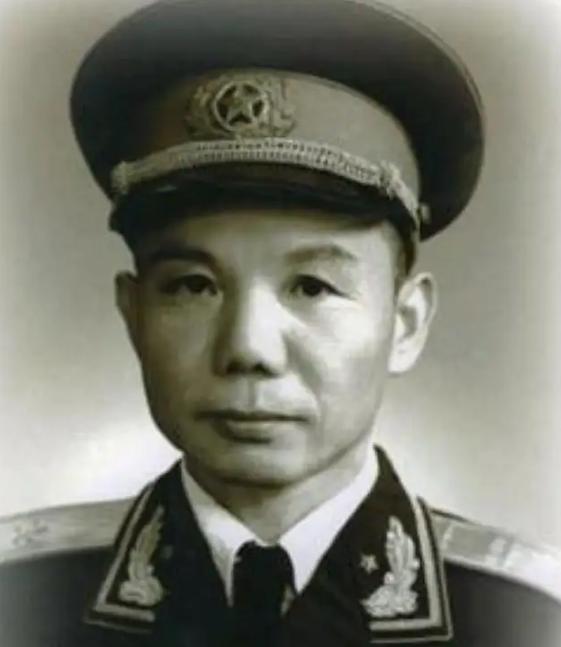 1970年的一个深夜,*世友许**找来肖永银:刘帅来南京了,你去接最好