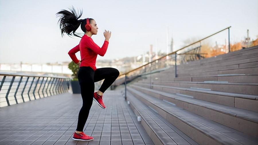 睡觉时身体突然抖一下原因是什么,睡觉中身体突然抖一下是什么原因