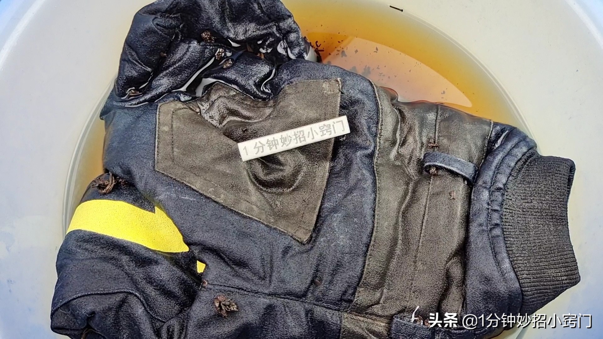衣服买来怎么洗才不会褪色,新买的衣服不能水洗要如何消毒