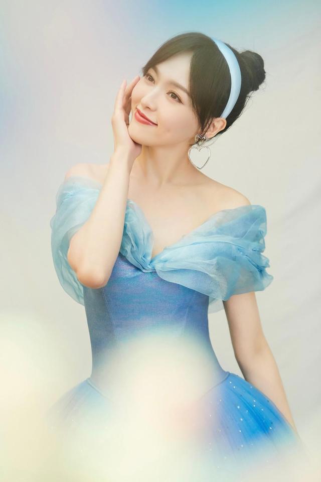 唐嫣穿公主裙现身商场,唐嫣蓝色公主裙