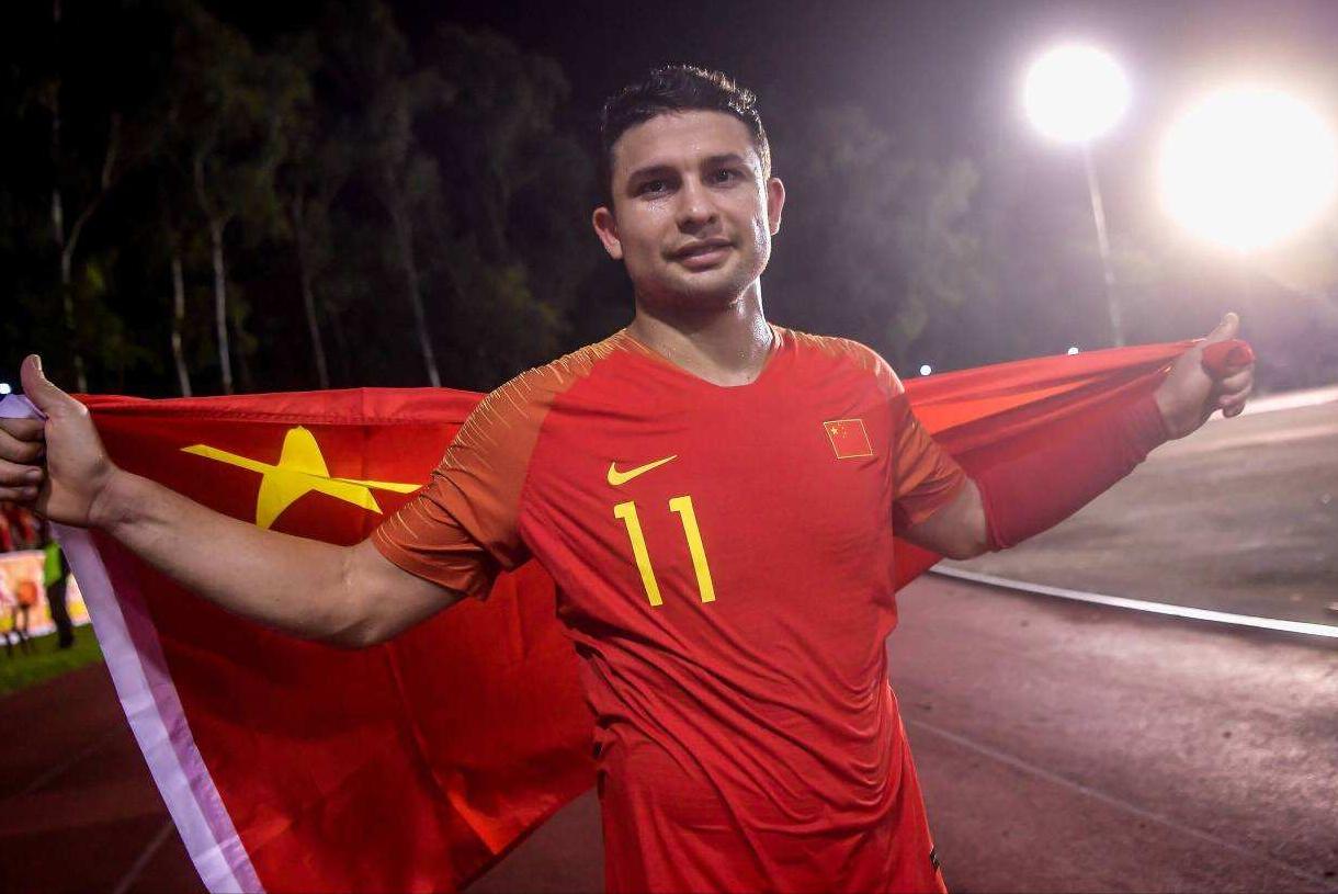 李铁放弃两人或再归化一人,李铁不让归化球员上场的原因