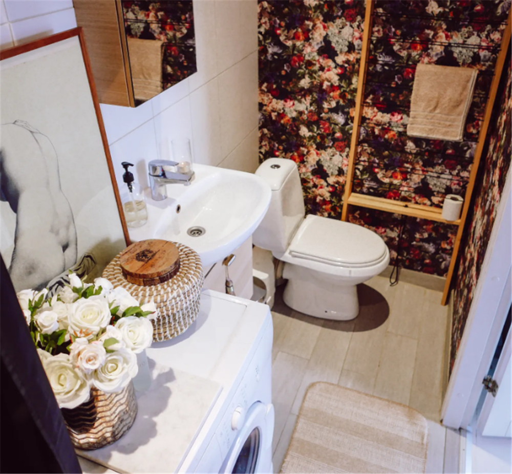 31岁“大姑娘”买下23㎡蜗居，小家切两半做客厅卧室：也太舒服了