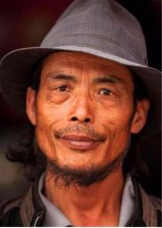 宁波小伙拉一破板车徒步35年,宁波徒步小伙