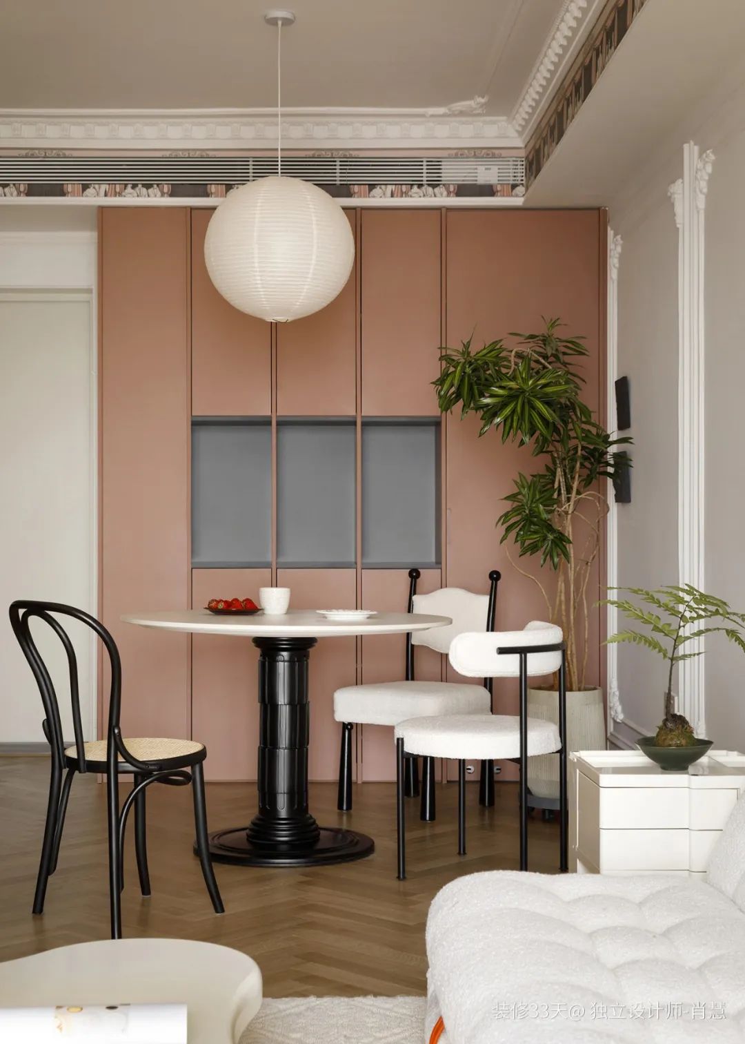 我盯着几个门洞看了好久