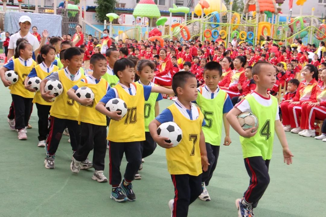 幼儿园喜迎100周年足球比赛,幼儿园六一节足球赛