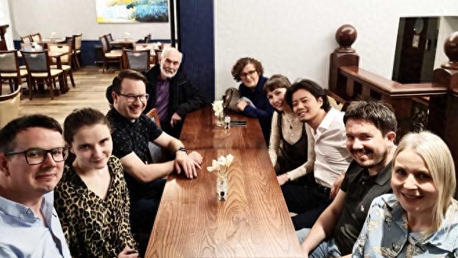 我53岁，存款680000，老伴手术缴费时余额不足，我：没钱就拔管吧