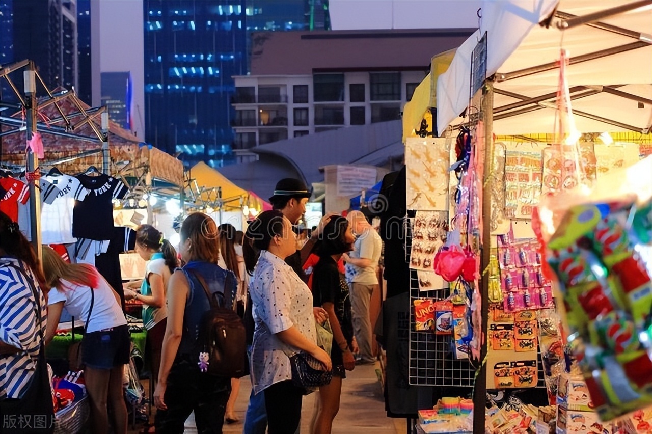 夜市绿植摆摊生意火爆,夜市摆摊卖什么最火爆