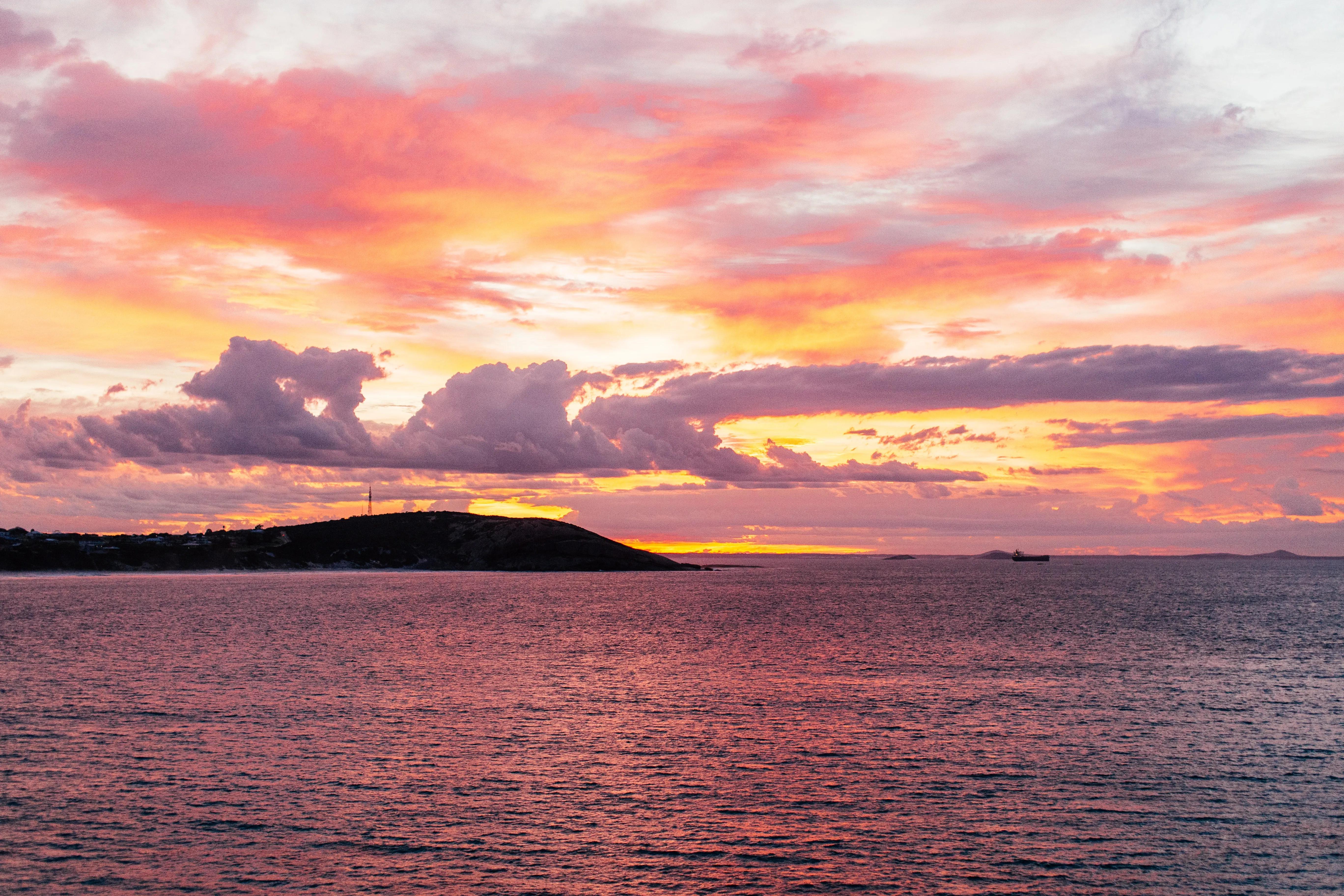 今日主题——shining，充满梦幻感的仙境图（头像，壁纸）