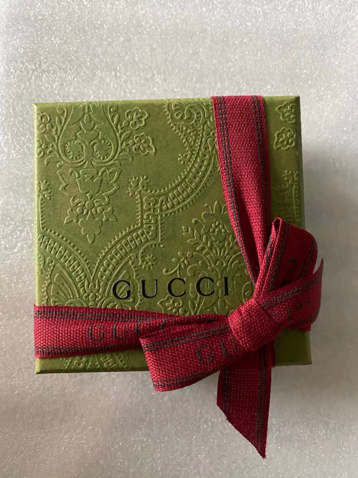 肖战同款平价小白鞋大全,肖战gucci同款乐福鞋多少钱