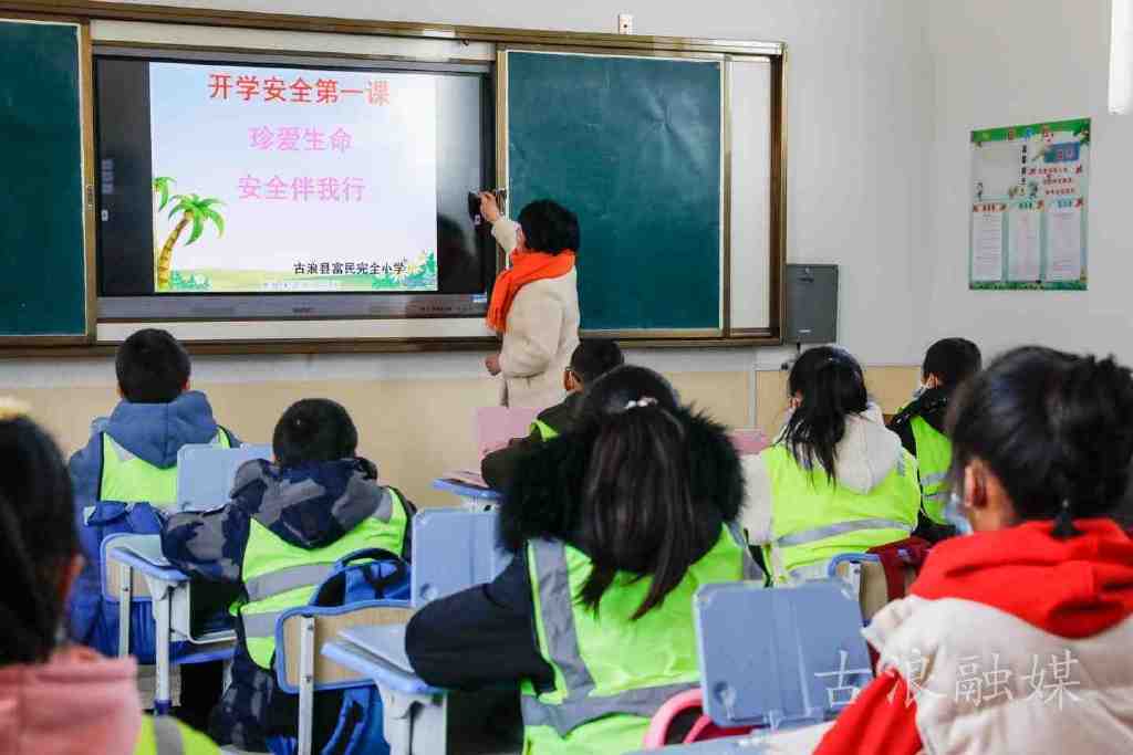 圆了山里娃的上学梦——《非凡十年：托起山村孩子的梦想》专题在古浪县引起热烈反响