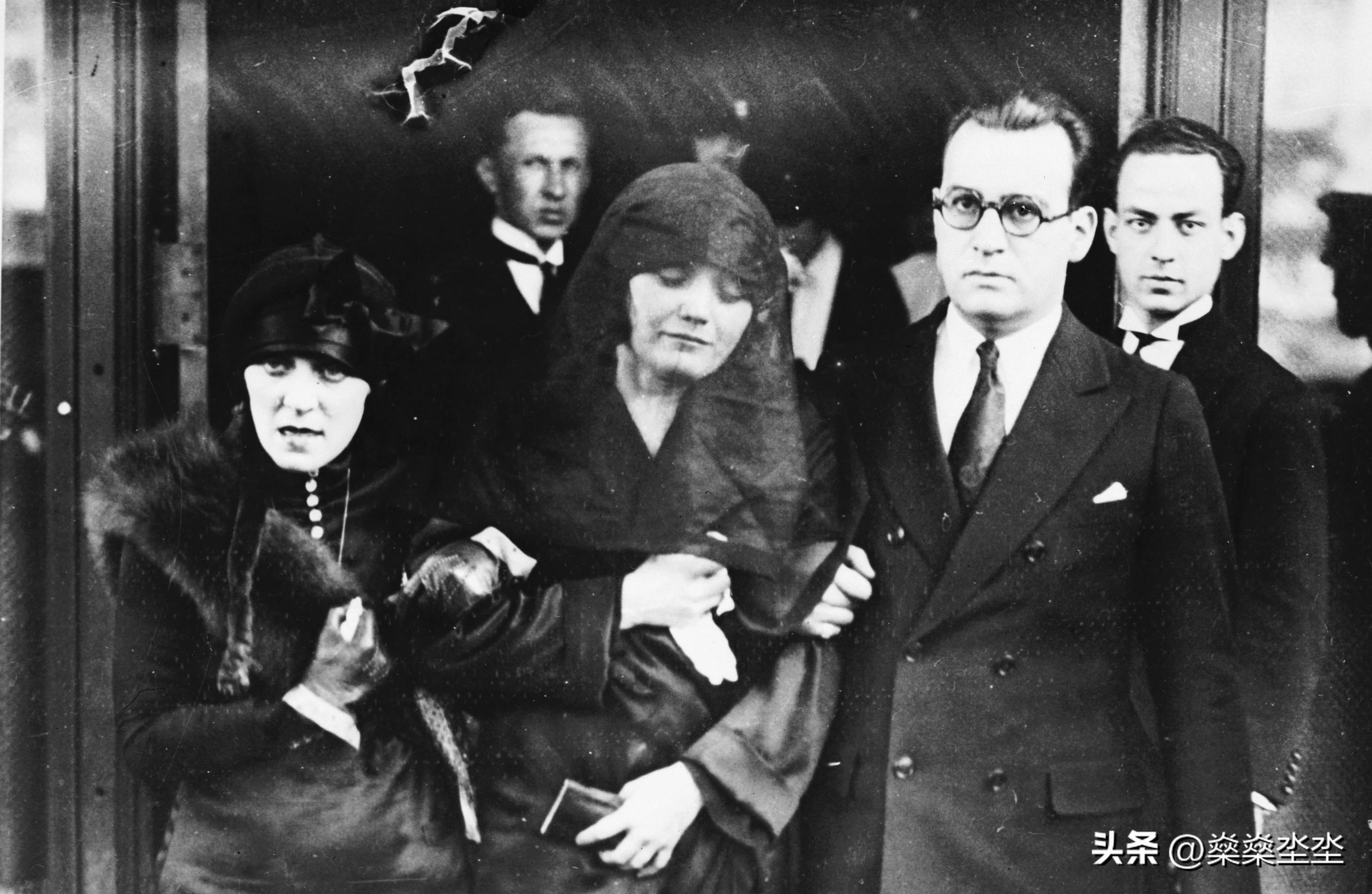 女人爱的不是我，我只是女人们用来描绘她们梦想的画布