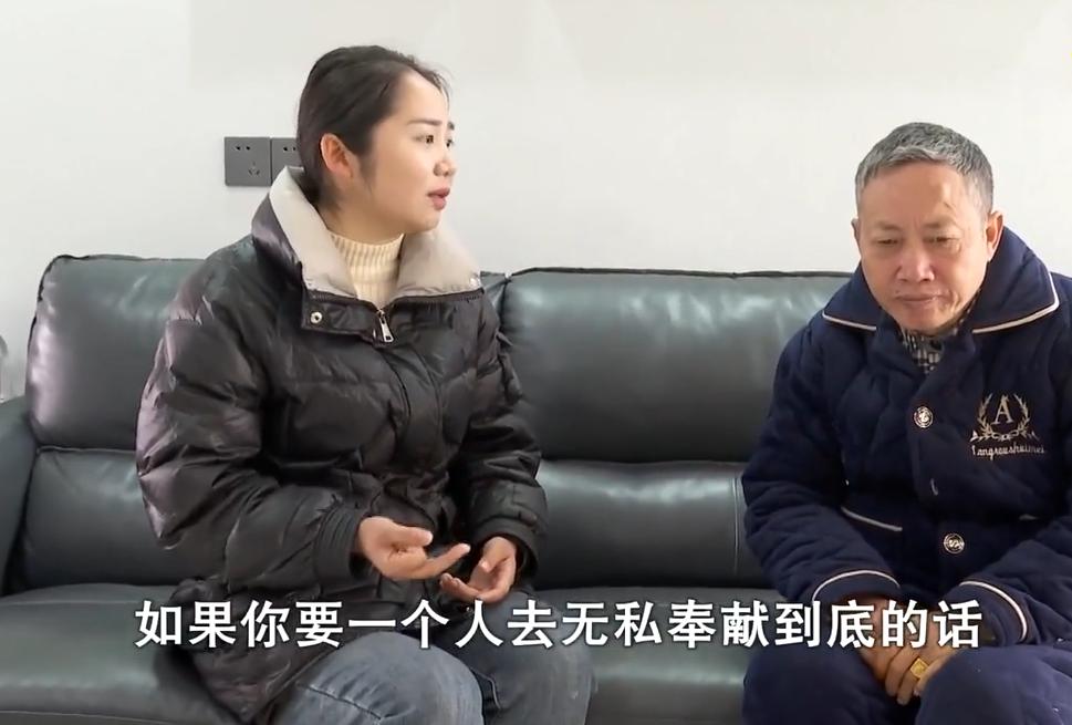 男子出车祸妻子放弃治疗,丈夫出车祸双目失明妻子不离不弃