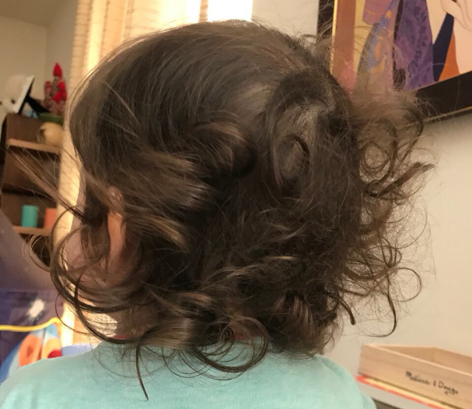 为何有人头发天生自然卷？看看不想让它卷的办法