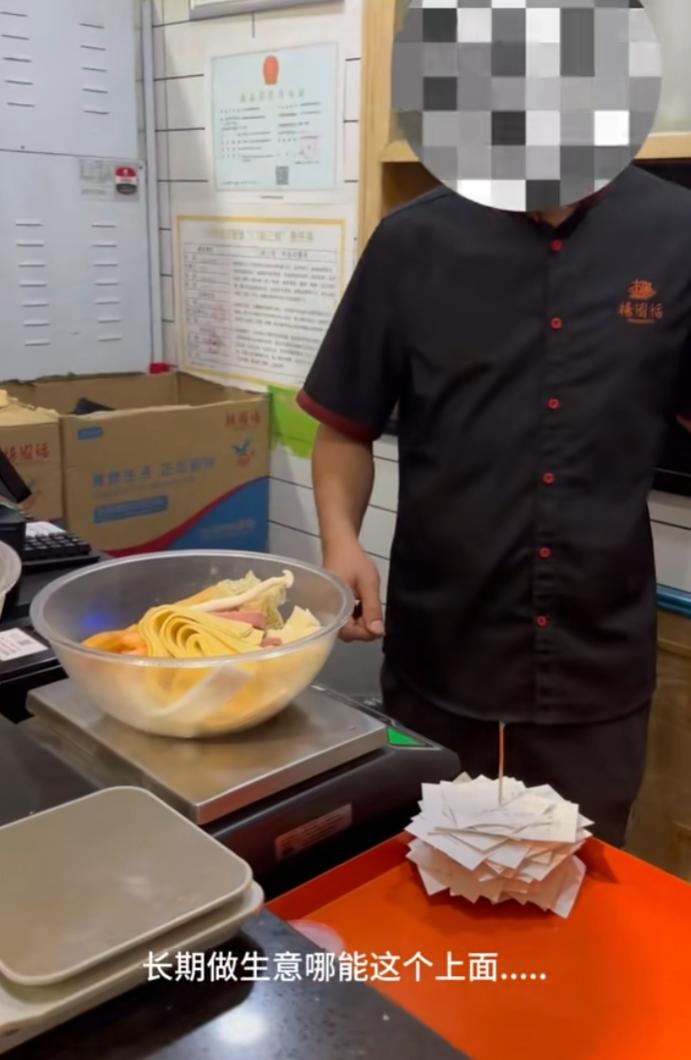 摆摊被摊贩威胁怎么办,学生摆摊时遭到商贩恐吓后续