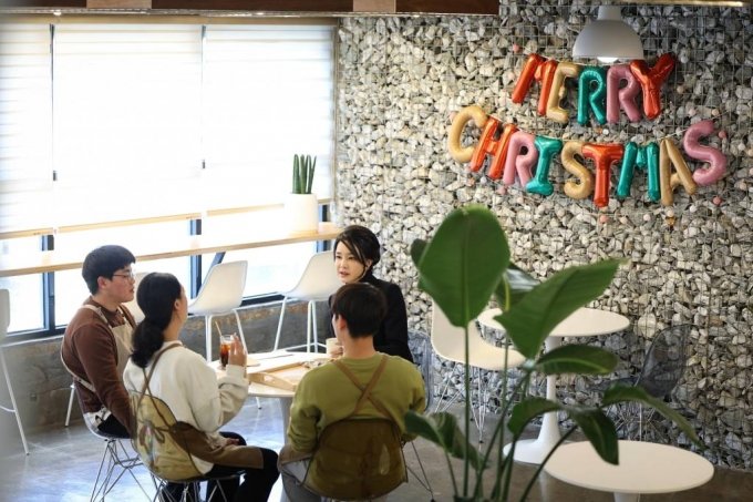 韩国第一夫人穿短袖装扮,50岁韩国第一夫人亮相巴黎