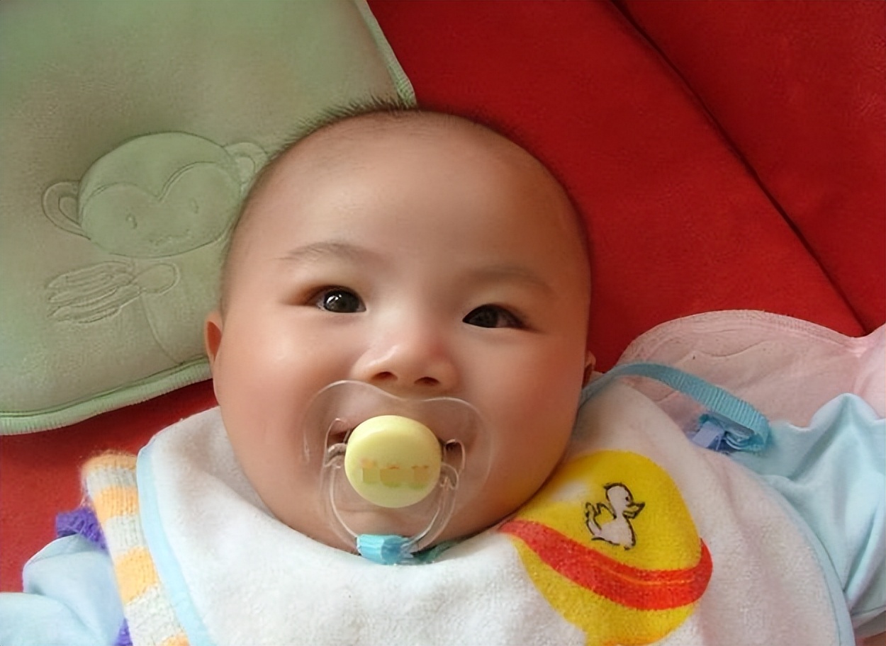 安抚奶嘴容易坏吗,安抚奶嘴什么样的好用