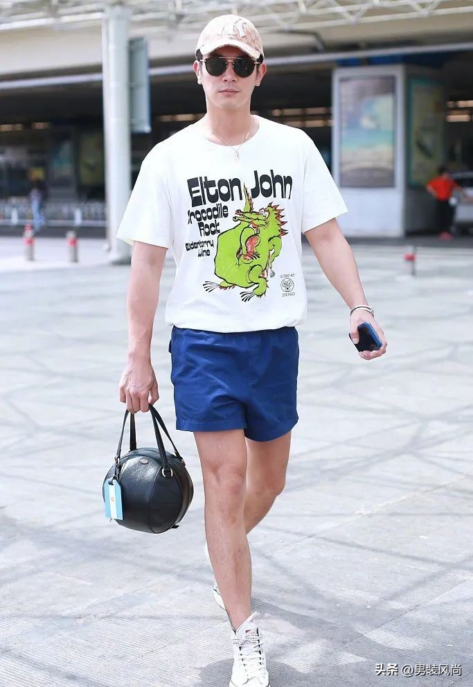 大容量包包高级感简单大方搭配,夏季型男必备的6款包包搭配指南