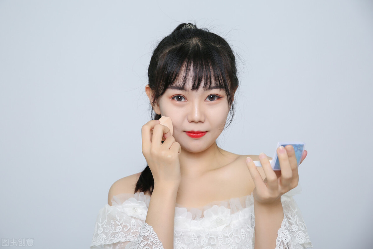 粉底霜跟bb霜一样吗,粉底霜和粉饼