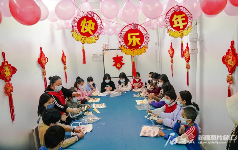 做一个手工小兔兔灯笼教程,做兔子元宵节花灯手工小学生