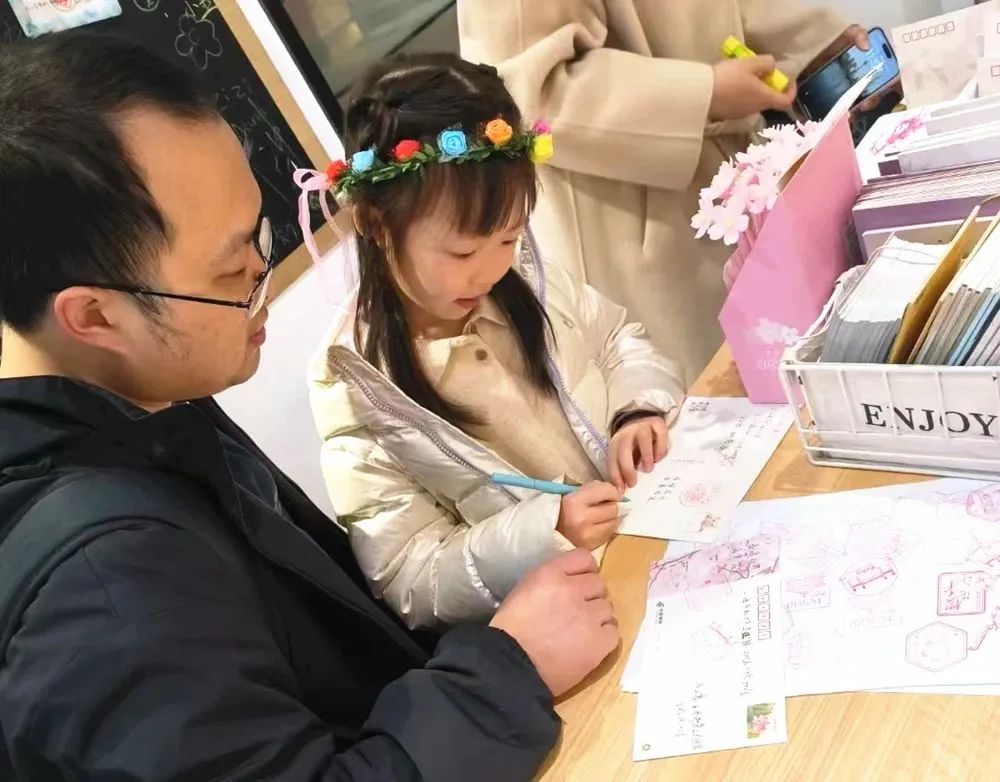 这几天，和武汉酒店一起火爆的，还有这个邮局→