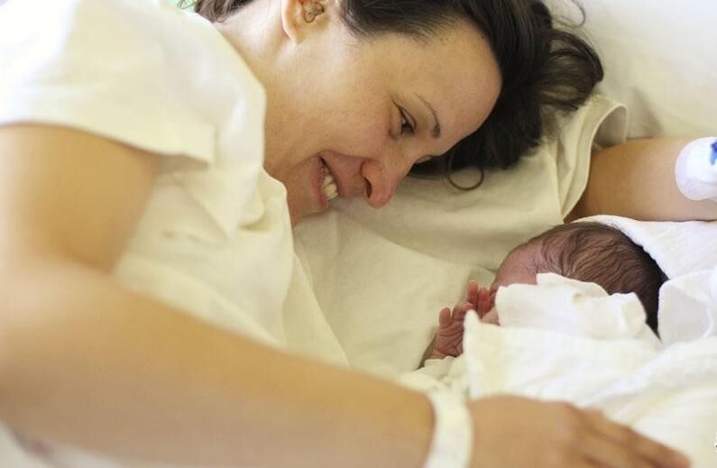 预产期到了宝宝不睡觉怎么办,孕妇到预产期怎么还不发作