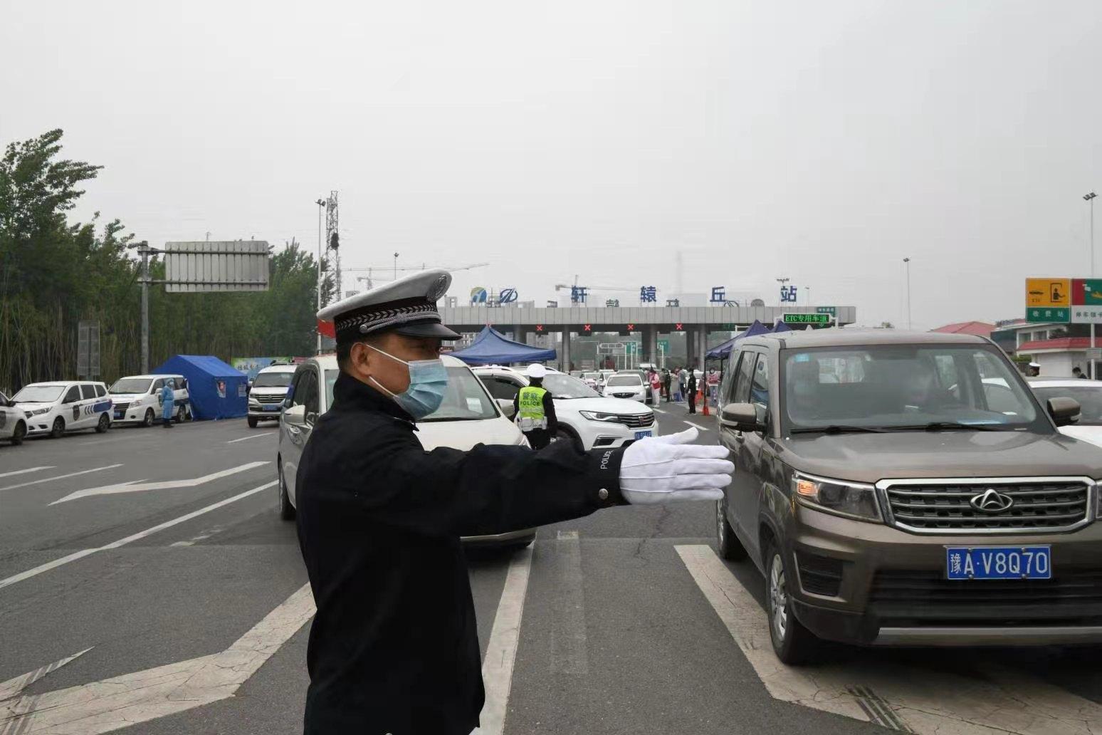 交警假期交通安保工作 (交警做好元旦假期交通安保工作)