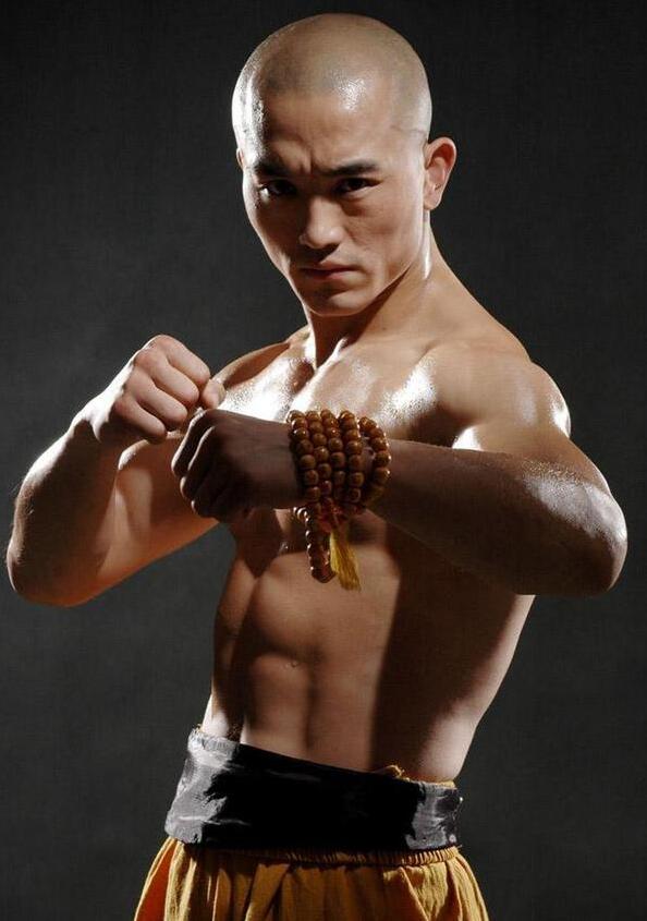 脱去这些标杆，一龙到底是一个怎么样的人？