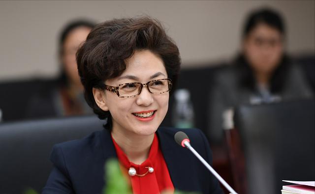 央视女主持海霞嫁大11岁教授,央视女主持海霞现如今过得怎么样