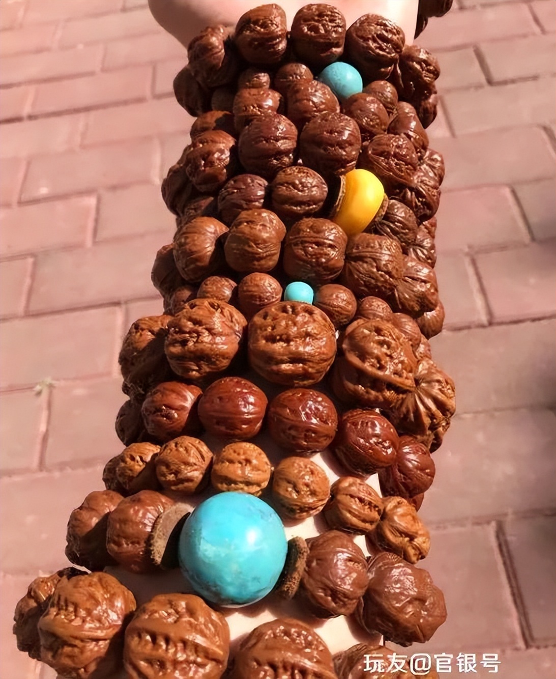 小核桃手串盘了一年,小核桃手串盘起来很油