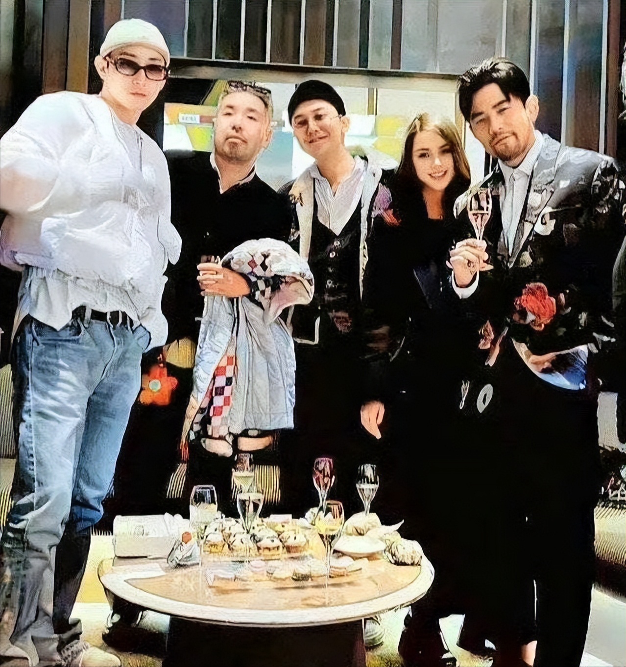 周杰伦携昆凌与梅西合影，和权志龙李洙赫在巴黎同框梦幻联动