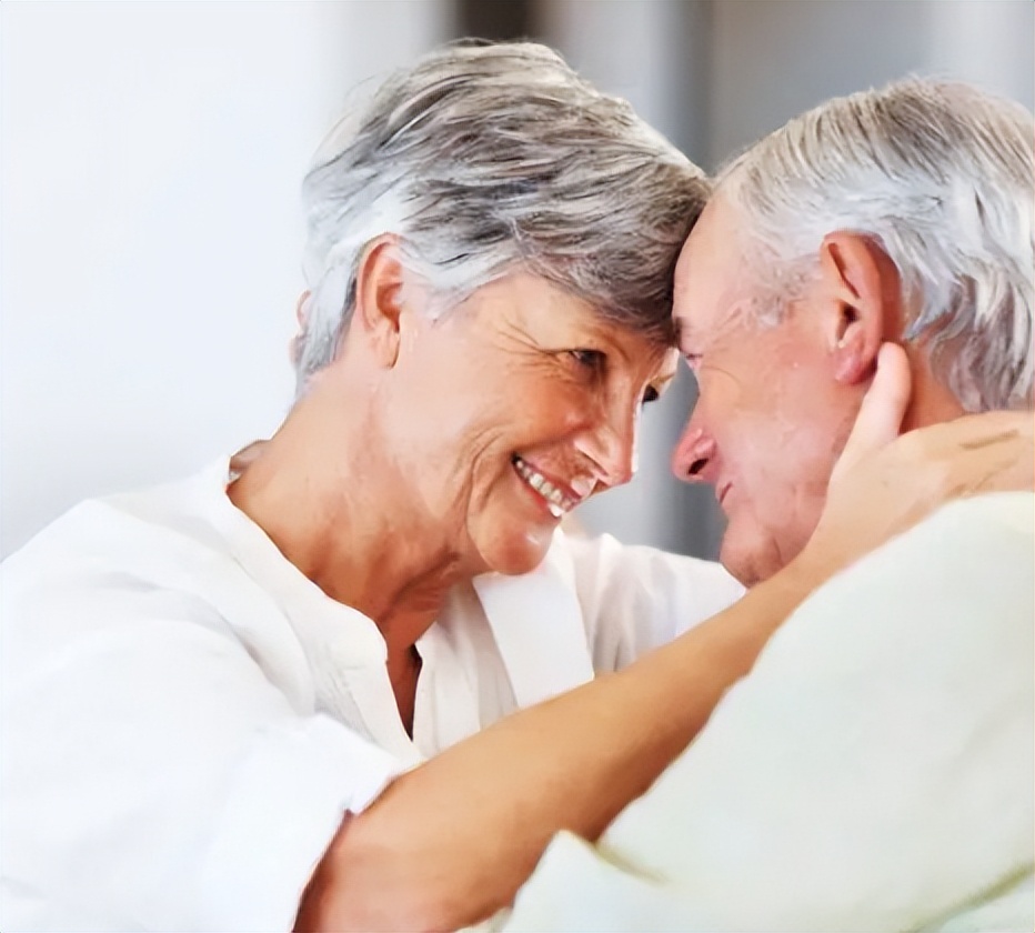 老年夫妻同住有什么益处,老年夫妻相处有什么好处